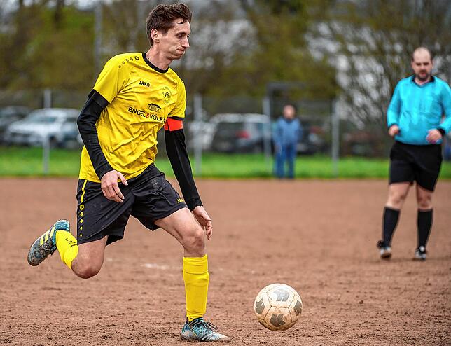 Fehlt im Moment: Wegen seiner Verletzung steht Tobias Ringgeler – hier im Derby gegen die Spvgg. Wutöschingen in der Saison 2022/23 – ...