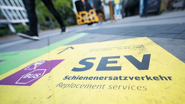 Auch in diesem Sommer müssen Nutzer der Stuttgarter S-Bahn in der Innenstadt wieder für mehrere Wochen auf Busse umsteigen. (Archivbild)
