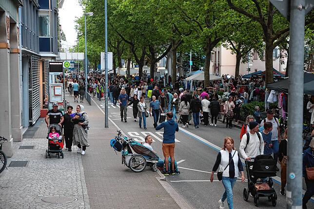 Bild 5: In Konstanz ist wieder großer Flohmarkt – und Tausende Besucher sind wieder dabei