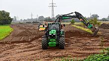 An der Trasse der B34 neu in Wyhlen wird viel Erde bewegt. Bild: Heinz Vollmar