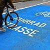 (Symbolbild) Die Konstanzer Fahrradstraßen &ndash; hier die Schützenstraße &ndash; wird von vielen Radlern befahren: Mancher würde von ...