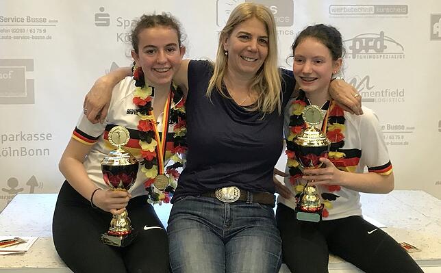 Starkes Team: Das Lottstetter Team mit (von links) Anna-Sophia von Schneyder, Mutter und Trainerin Kerstin von Schneyder sowie Anika Paopok.