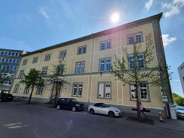 Am Amtsgericht Waldshut-Tiengen werden regelmäßig Immobilien versteigert: Die Versteigerung von Häusern einer Erbengemeinschaft kommt ...