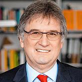 Jürgen Schupp will herausfinden, wie sich Menschen verändern, wenn sie regelmäßig Geld überwiesen bekommen, das sie ausgeben dürfen, ...
