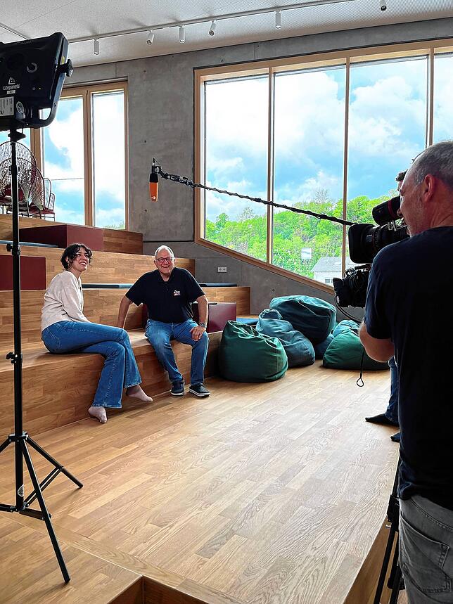 &bdquo;plan b&ldquo; Reporterin Refiye Ellek im Interview mit Stefan Ruppaner.