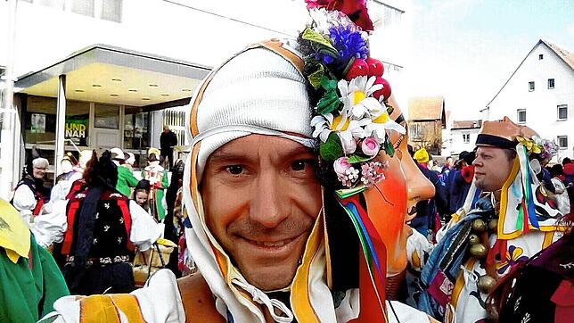 Der Spanier Germán Soriano Pena liebt die Donaueschinger Fasnet und schlüpft bei seinen Besuchen im Rahmen eines Austauschprogrammes ...