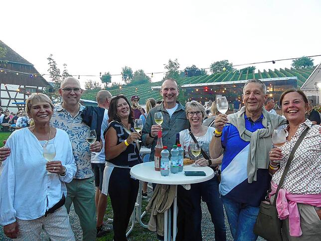 Bild 13: Die Bilder vom Bermatinger Weinfest! So schön war der Auftakt am Freitagabend