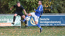 Während die Fußballer vom SSC Donaueschingen (links Michael Holwegler) als Tabellendritter im Kampf um die Meisterschaft noch ein ...