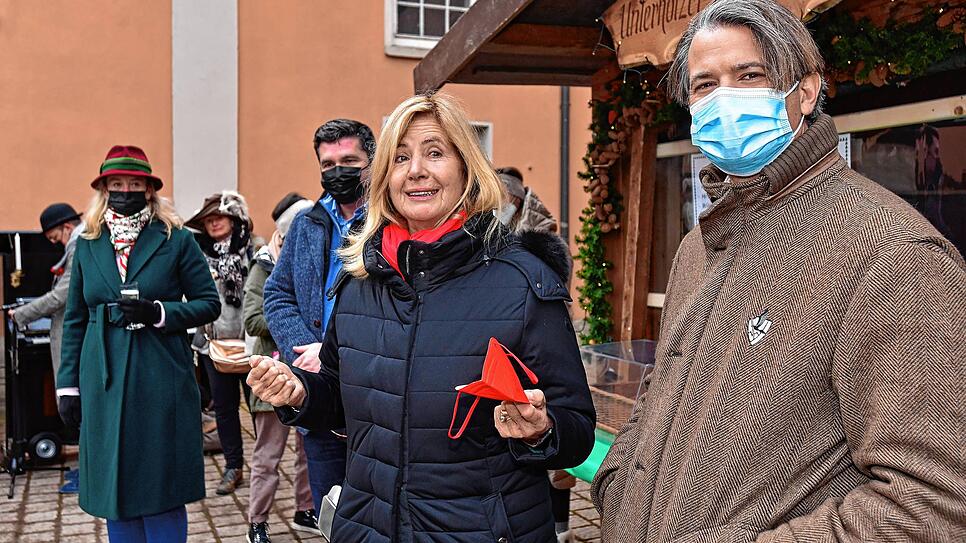 Eröffnung Fürstenberg-Weihnachtswelt im Marstall Donaueschingen: Bei der offiziellen Eröffnung (von rechts): Christian Erbprinz zu ...
