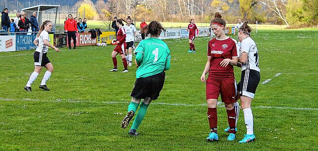 Bild 17: FC Hochrhein wehrt sich tapfer beim 1:2 gegen Spitzenreiter SV Deggenhausertal &ndash; wir haben Bilder!