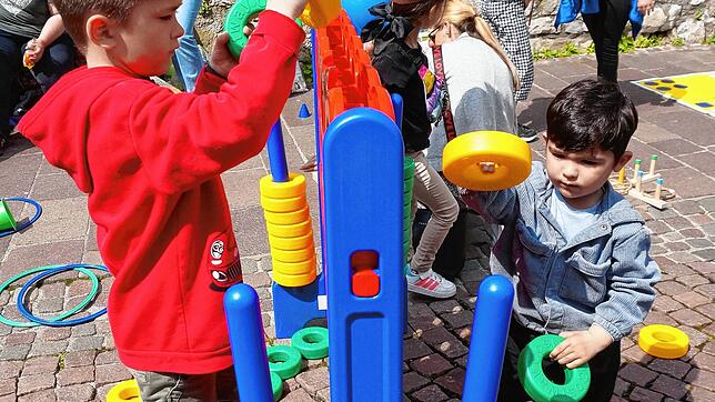 Beim Kindertag gibt es jede Menge Spielgeräte zum ausprobieren, wie hier 2022