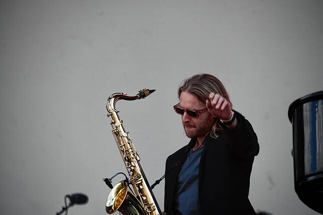 Bild 10: Die besten Bilder vom Auftritt von Tom Odell auf dem Southside 2024