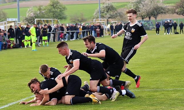 Bild 3: Die besten Bilder vom Spitzenspiel der Bezirksliga Bodensee zwischen Mühlhausen und dem TSV Singen
