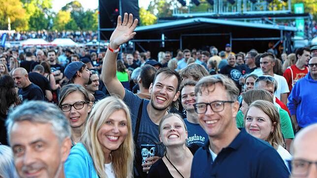 (Archivbild) Von wegen überflüssig: Zu den Konzerten (hier beim Auftritt der Toten Hosen im September) kommen regelmäßig tausende ...