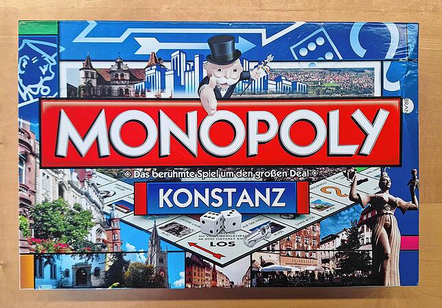 Das Spiel aus dem Jahr 2012 befindet sich in einer rechteckigen Schachtel. Die Neuauflage, die bereits vorbestellt werden kann, soll in ...