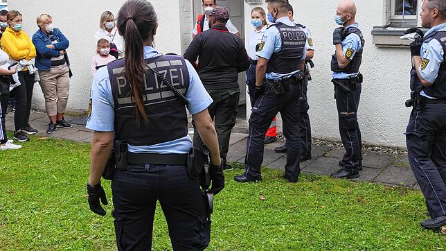 Bild : Was für ein Start: Neues Corona-Testzentrum wird überrannt. Am Ende rückt die Polizei an