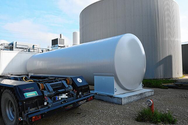 Um diesen Tank geht es: Er fasst 80.000 Liter Heizöl und soll Heizenergie liefern, wenn die normale Wärmeversorgung ausfällt. Im ...