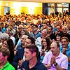 Für kreative Antworten der Kandidaten spendieren die Zuhörer der SÜDKURIER-Podiumsdiskussion zur Bürgermeisterwahl gerne Zwischenapplaus.