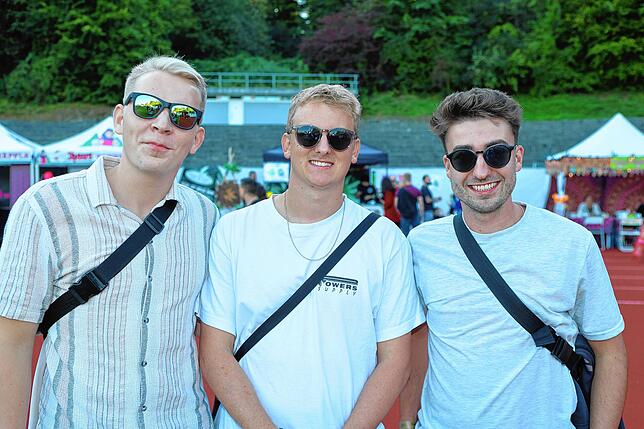 Bild 25: Konstanz: Wummernde Bässe, lässige Outfits und eine gute Zeit: Festival startet im Bodensee-Stadion