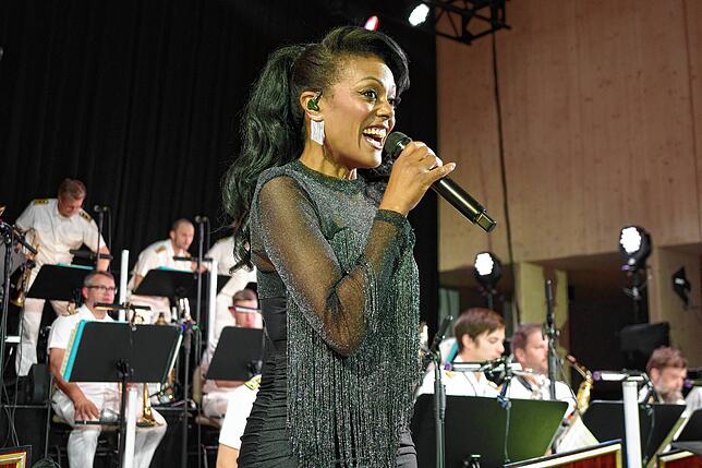 Bild 22: Alle Bilder vom Benefiz-Konzert der Bundeswehr Big Band in der Markolfhalle