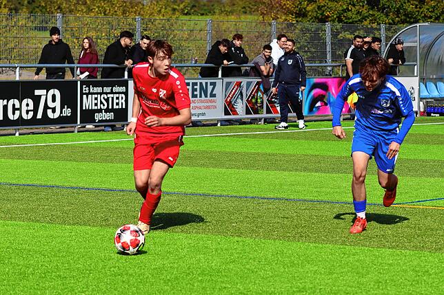 Bild 5: A-Junioren der SG Wutachtal gewinnen 8:1 beim FC Erzingen – und wir haben Fotos!