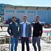 Die Geschäftsführer auf der Baustelle im Gewerbegebiet &bdquo;Im Ried&ldquo; (von links): Sören Maurer, Kevin Maurer und Martin Döring. ...