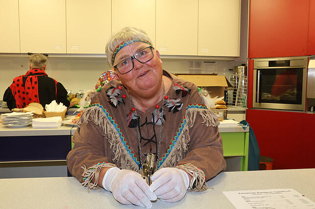 Bild 20: Konstanzer Straßenfasnacht 2025: Auch am Freitagabend wird in den Gassen gefeiert