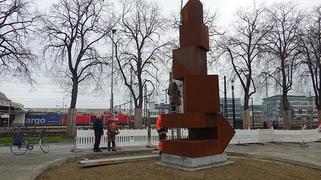 So sieht sie aus, die Skulptur, die Werner Pokorny für den neuen Postkreisel in Singen geschaffen hat.