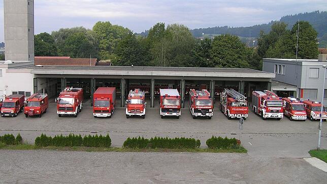 Am Feuerwehrhaus kommt es durch Starts und Landungen des Helikopters zu Staubaufwirbelungen. Trotzdem wird der Landeplatz vorerst nicht ...