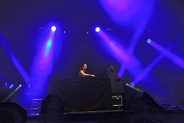 Bild 3: Southside 2023: Lilly Palmer legt im Zelt auf