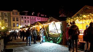 Ein Weihnachtsmarkt, der verbindet: Stände bei der Laufenburger Altstadtweihnacht 2019. Bis vor 20 Jahren stauten sich hier regelmäßig ...