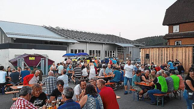 Dass man auch in Zeiten von Corona sicher feiern kann, beweist der zweite Hock der Sportfreunde Schönenbach.
