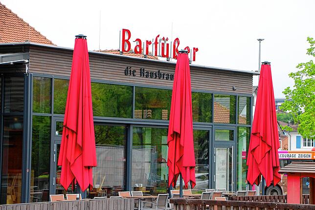 Der Barfüßer in Pfullendorf ist seit 2018 eröffnet. Ein Teil des Restaurants befindet sich im denkmalgeschützten Bahnhof von Pfullendorf.