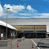Die Bodensee-Arena liegt in Kreuzlingen direkt hinter der Kunst-Grenze bei Klein Venedig.