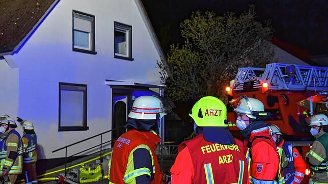 Nach der Brandtragödie (hier ein Archivbild der Einsatzkräfte von Freitagnacht) können die Ermittler erste Ergebnisse vorlegen. Bei der ...