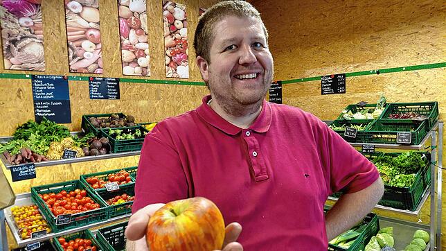 Äpfel sind das Lieblingsobst der Deutschen. Alexander Buhl vom Seeblickhof in Stockach-Wahlwies kennt sich als Obstbauberater mit dem ...