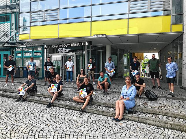 Bild 6: Schüler aus der Bodensee-Region freuen sich über ihre Abschlusszeugnisse &ndash; hier gibt&lsquo;s ihre Bilder