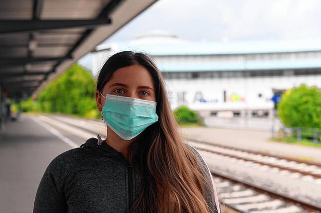 Alaya Dohm trägt Maske, seit sie es für sinnvoll hält: „also seit ich von Corona in Europa wusste.“