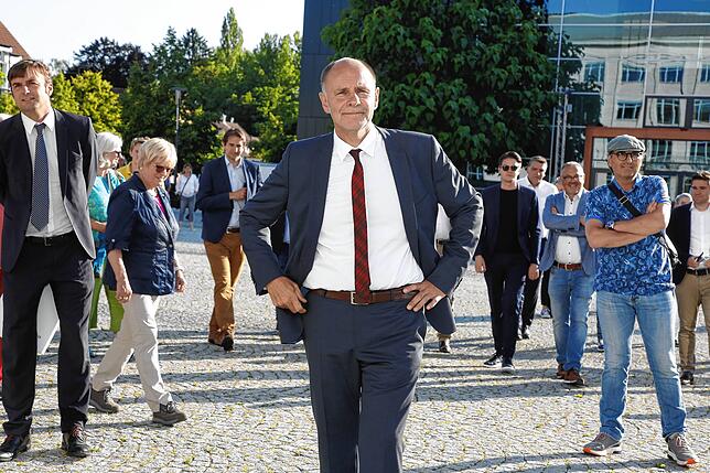 Banges Warten: Bernd Häusler vor der Bekanntgabe des Ergebnisses der OB-Wahl.