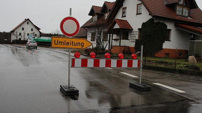 Auch in Mottschieß wurde vom Landratsamt vorsorglich eine Umleitung eingerichtet. Bilder: Siegfried Volk