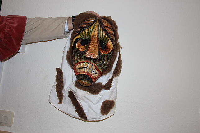 Nach Grundlage dieser alten Maske aus dem Jahr 1969 ist die Maske des Göhrelöchners 1971 entstanden. Bilder: Mona Lippisch