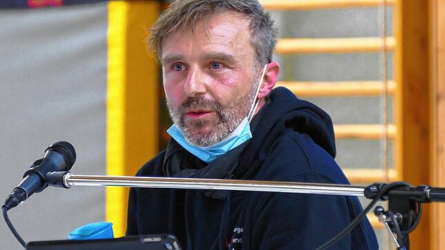 Schulsozialarbeiter Tobias &bdquo;Toby&ldquo; Buck berichtete im Gemeinderat von den gewaltigen Herausforderungen, vor die er und sein ...