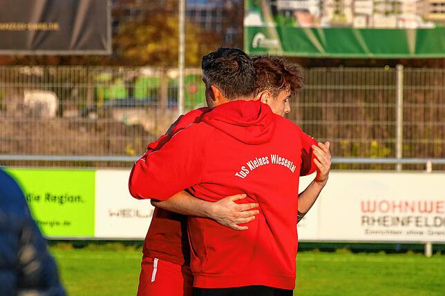 Bild 11: TuS Kleines Wiesental sichert sich ein 2:2 beim Tabellenführer FSV Rheinfelden II &ndash; wird haben die Bilder!