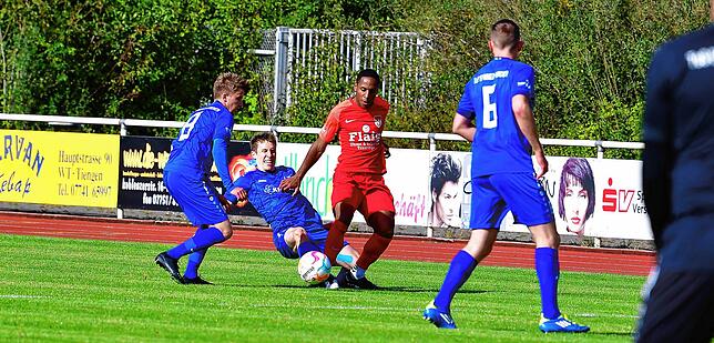 Bild 25: Neuer Spitzenreiter FC Tiengen 08 besiegt den TuS Efringen-Kirchen mit 4:1 &ndash; und wir haben Bilder!