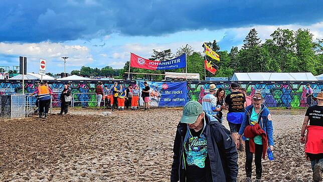 Die Zentrale der Johanniter zwischen Green Stage und Blue Stage beim Southside Festival 2024.