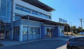 Das Bild zeigt die Volksbank-Hauptstelle Singen in der Güterstraße. Sie gehört zum Verbund mit der Volksbank/Gestalterbank. Die würde ...
