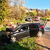 Ein Auto landete am Karfreitag-Nachmittag gegen 16.30 Uhr bei einem Unfall in der Tuttlinger Straße an einem Baum.