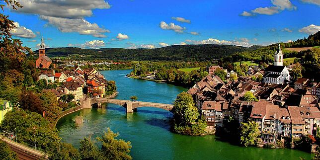 Zwei Länder eine Stadt: Das Leben im badischen Laufenburg (links) und Laufenburg in der Schweiz ist von der Grenzschließung besonders ...