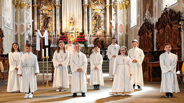 Die erste Gruppe der Kinder ging am Samstagvormittag zum Tisch des Herren.