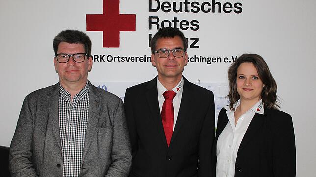Dirk Caroli (links) wurde einstimmig zur Vertretung der Bereitschaftsleitung der DRK-Ortsgruppe Donaueschingen gewählt. Julia ...